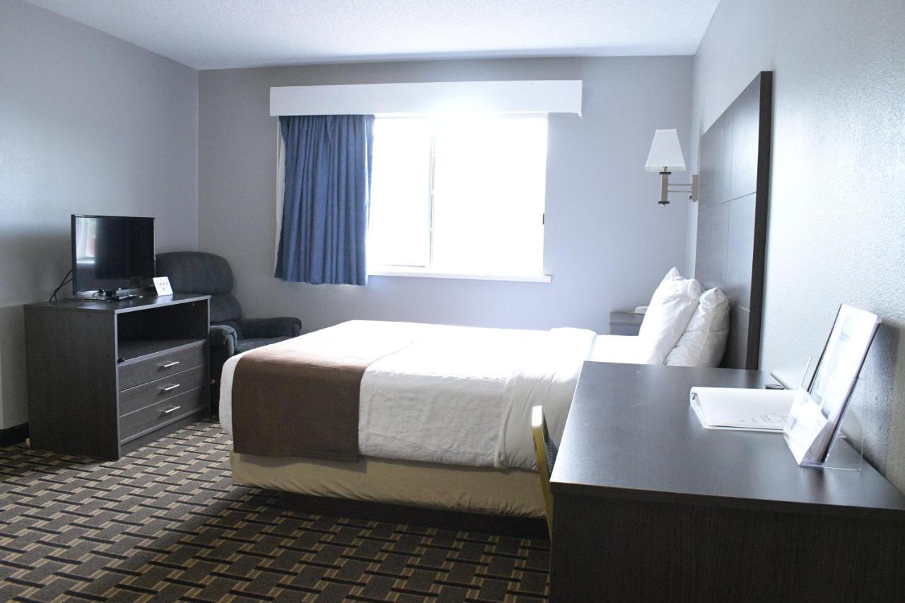 Adams Inn And Suites 외부 사진