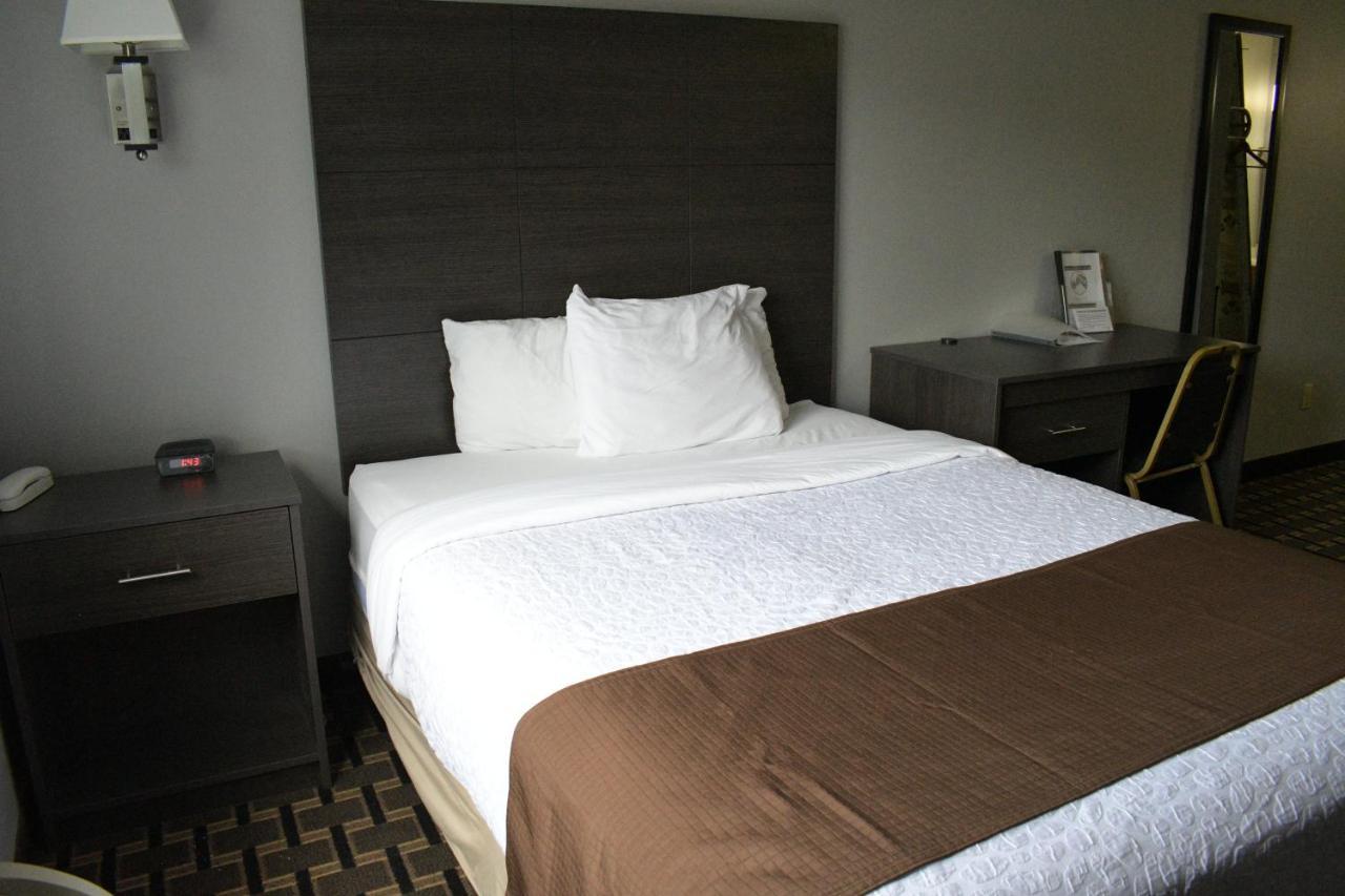 Adams Inn And Suites 외부 사진