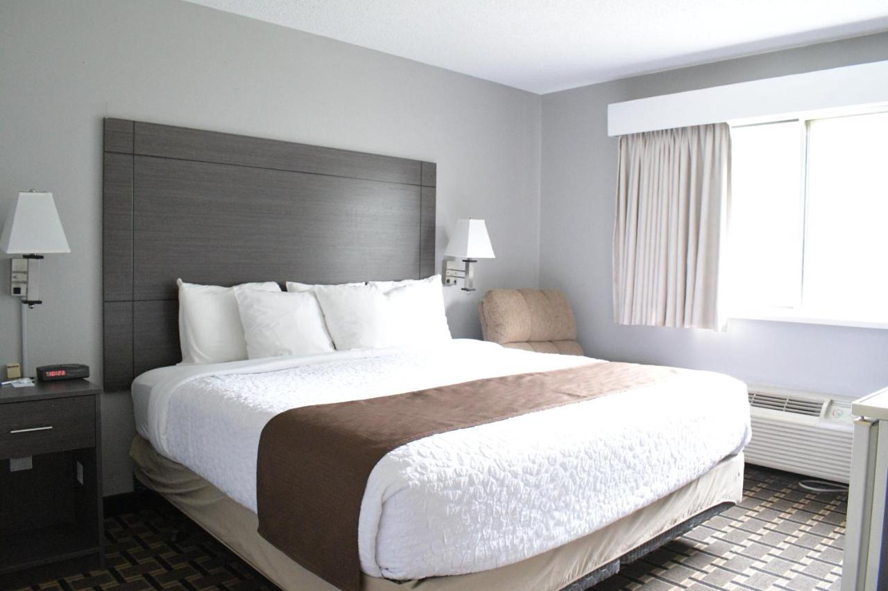 Adams Inn And Suites 외부 사진
