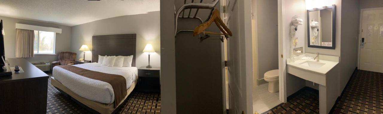 Adams Inn And Suites 외부 사진