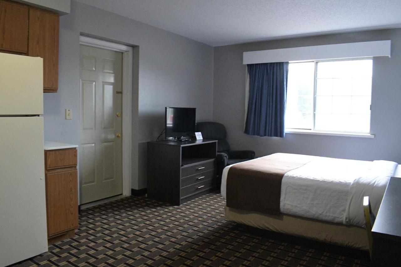Adams Inn And Suites 외부 사진