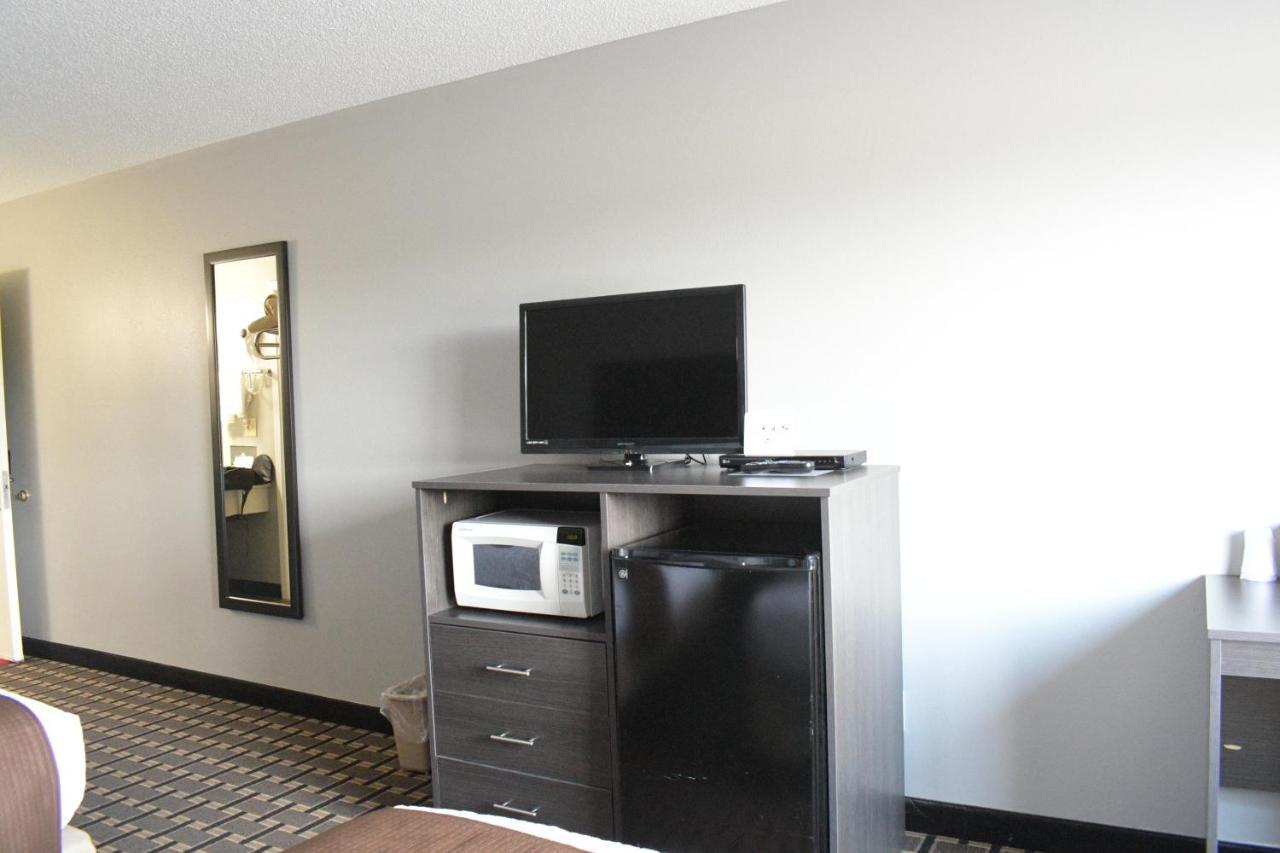 Adams Inn And Suites 외부 사진