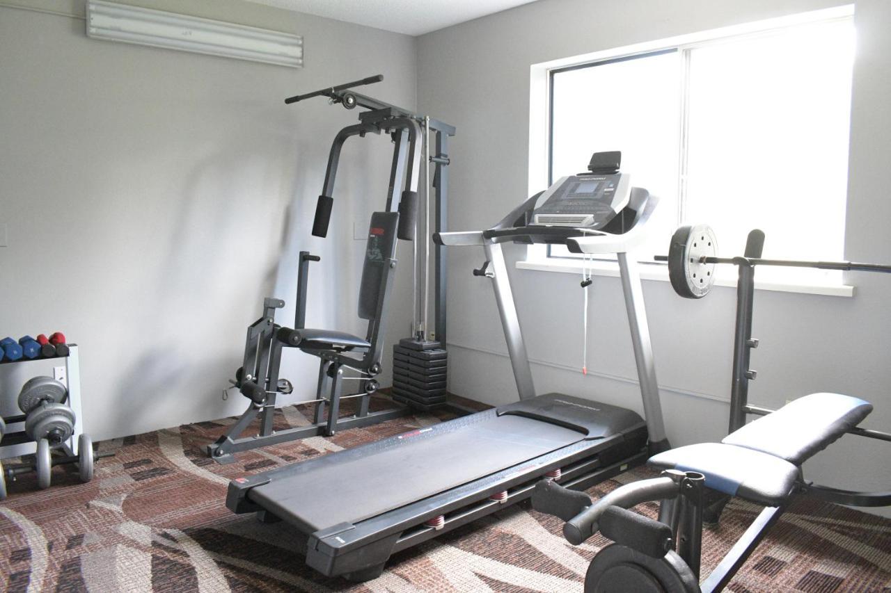 Adams Inn And Suites 외부 사진