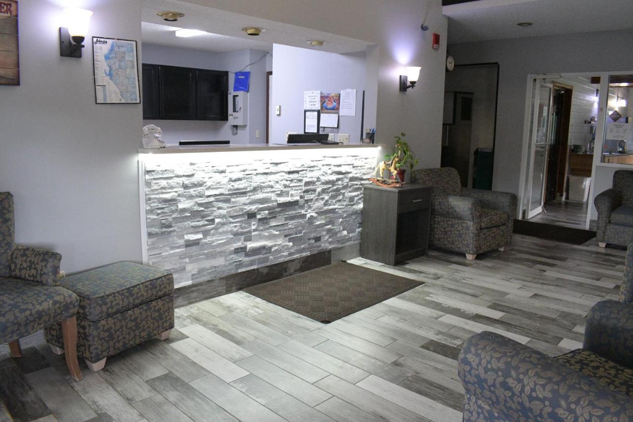 Adams Inn And Suites 외부 사진