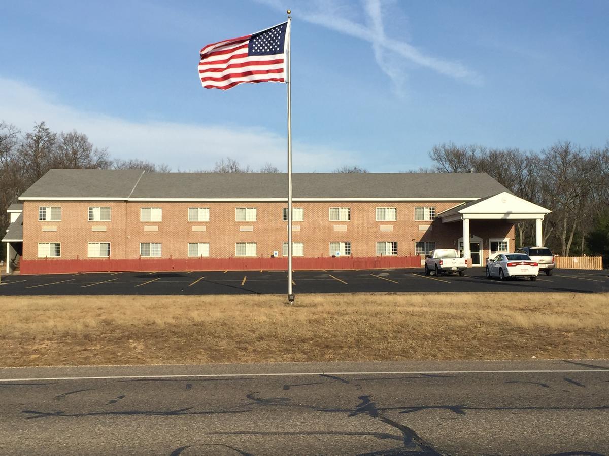 Adams Inn And Suites 외부 사진