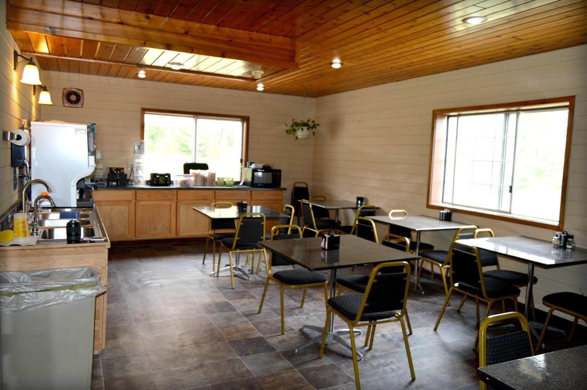 Adams Inn And Suites 외부 사진