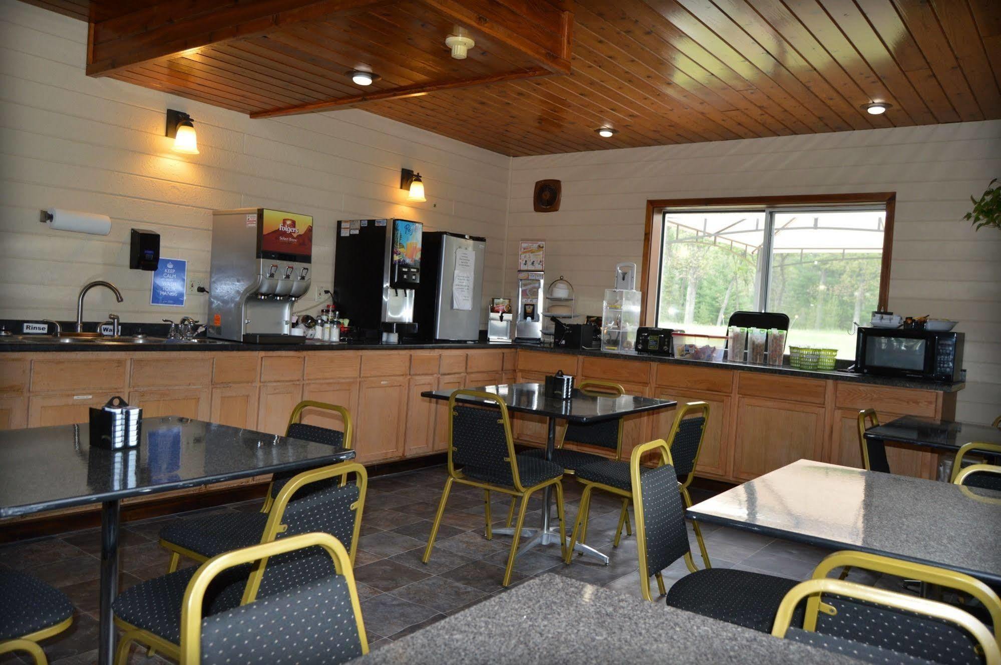 Adams Inn And Suites 외부 사진
