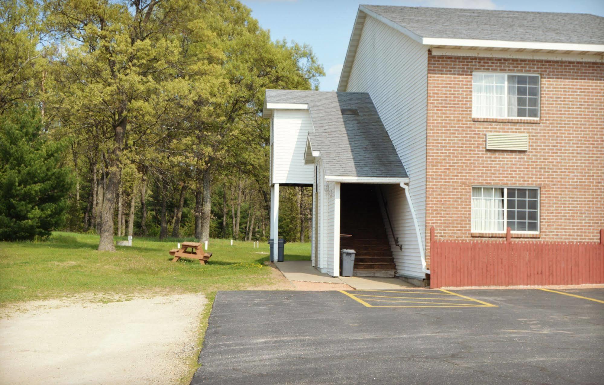 Adams Inn And Suites 외부 사진