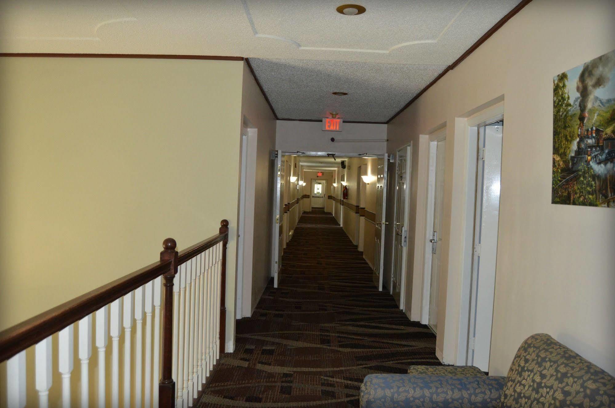 Adams Inn And Suites 외부 사진