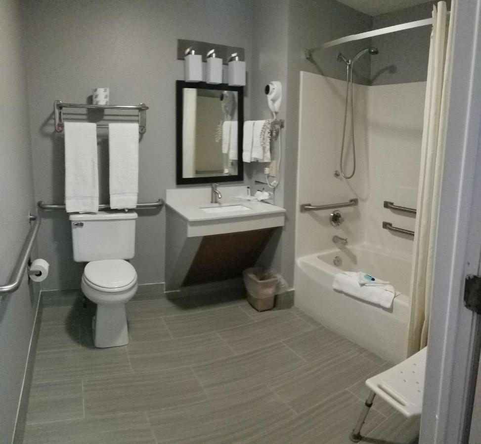Adams Inn And Suites 외부 사진