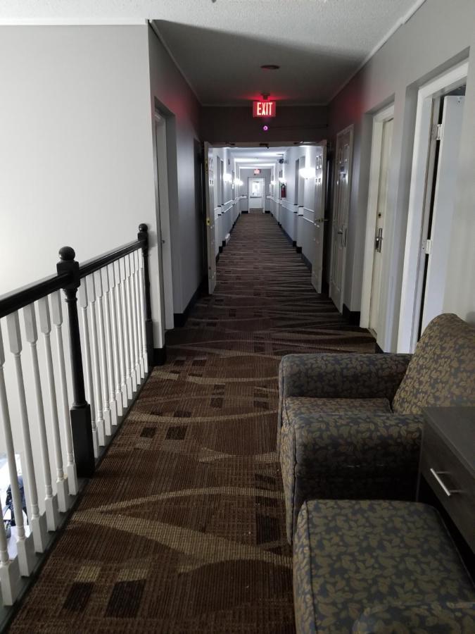 Adams Inn And Suites 외부 사진