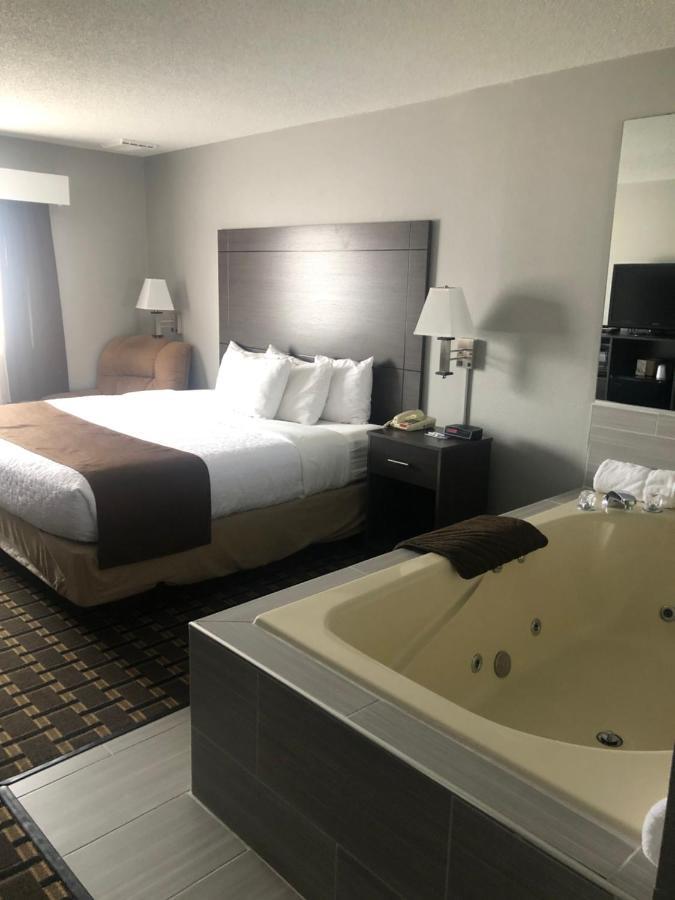 Adams Inn And Suites 외부 사진