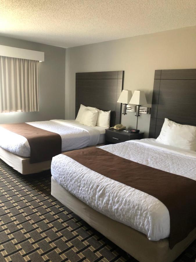 Adams Inn And Suites 외부 사진