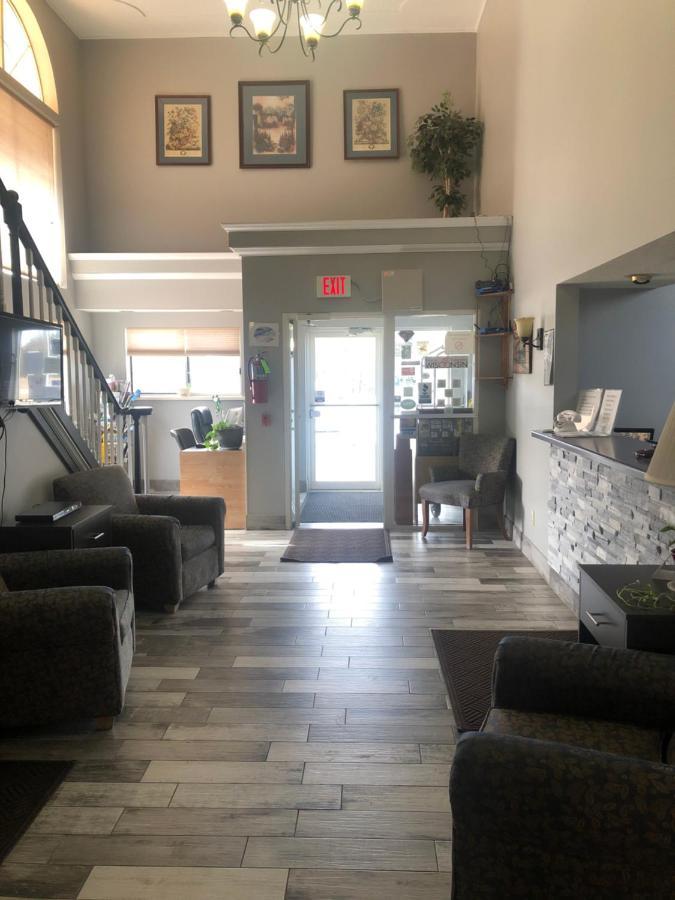 Adams Inn And Suites 외부 사진