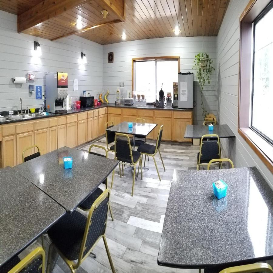 Adams Inn And Suites 외부 사진